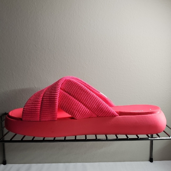 Toms Vibrant Pink Ribbed Slides - Picture 2 of 9
